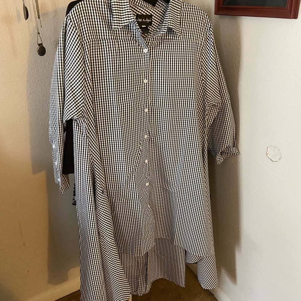 Black and white high low shirt dress with pockets